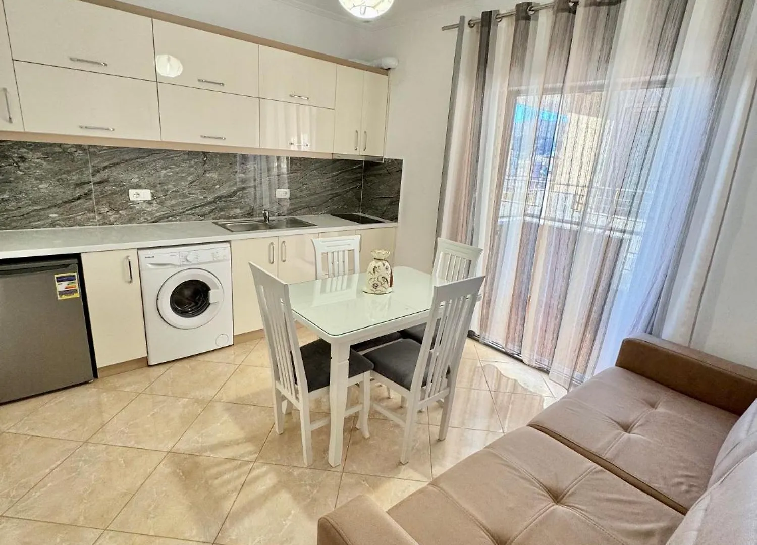 Bloom3 Apartments Saranda 0*,  Arnavutluk